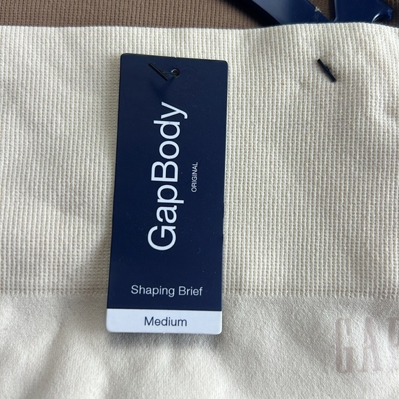 GAP SHAPING BRIEF SIZE M LOT OF 2 NWT - Picture 2 of 6